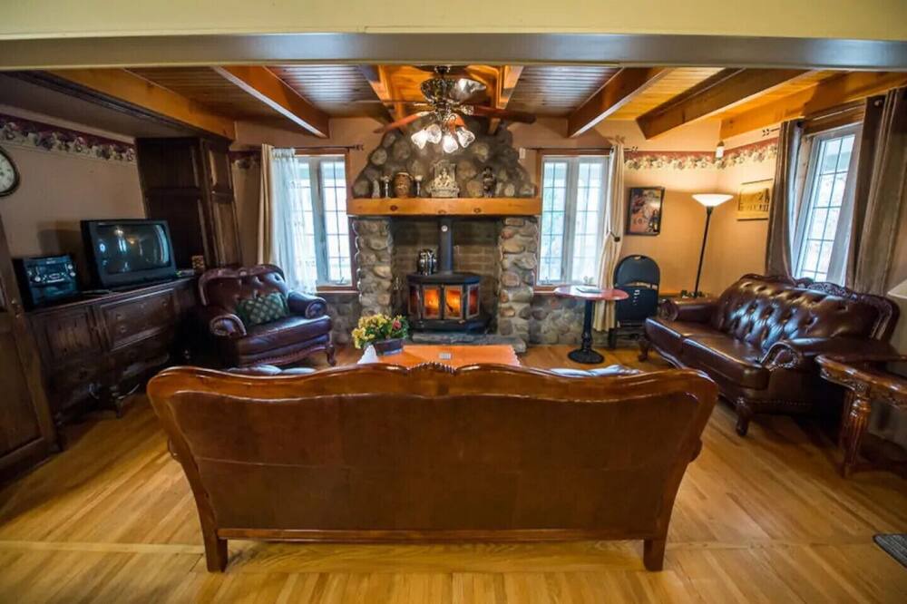 Photo of Livingroom in Montebello