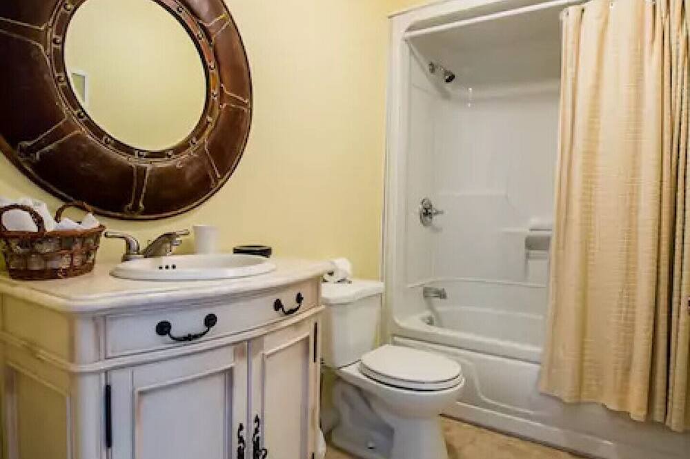 Photo of Bathroom in Montebello