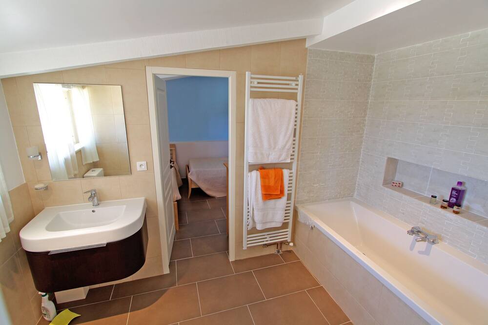 Photo of Bathroom in Montseret