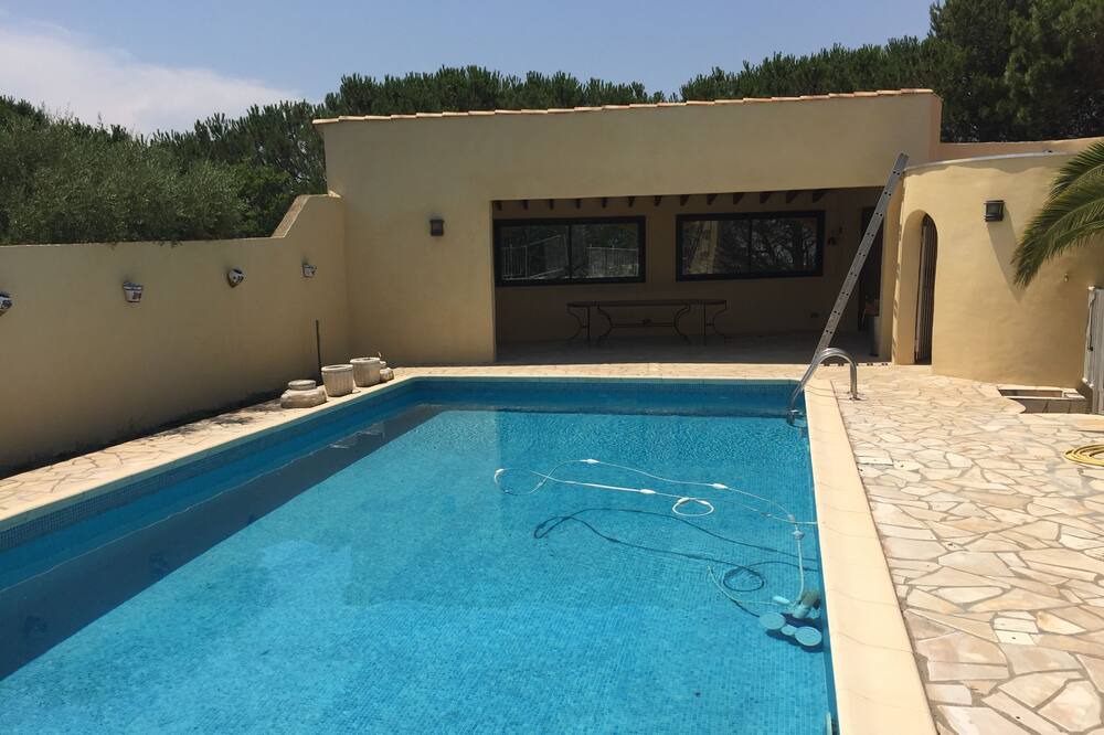 Photo of Outdoor in Montseret