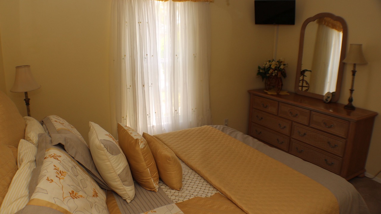 Photo of Bedroom in Windward Cay