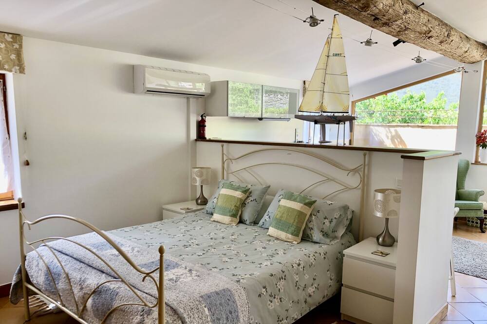 Photo of Bedroom in Lagrasse