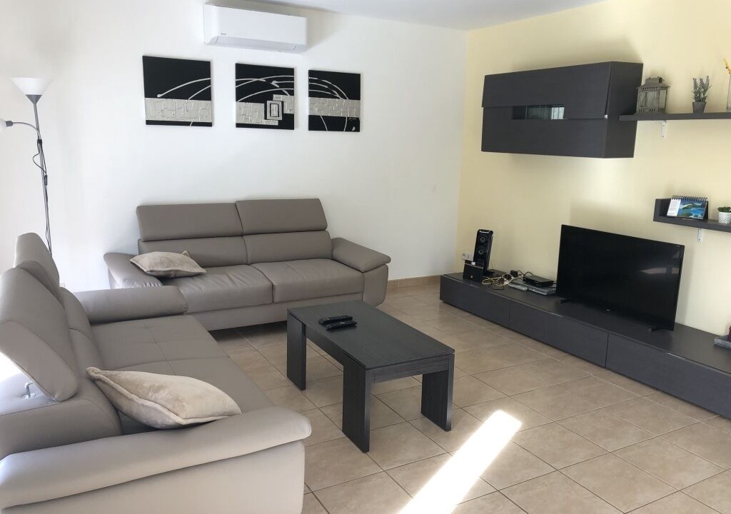 Photo of Livingroom in Saint-Quentin-la-Poterie