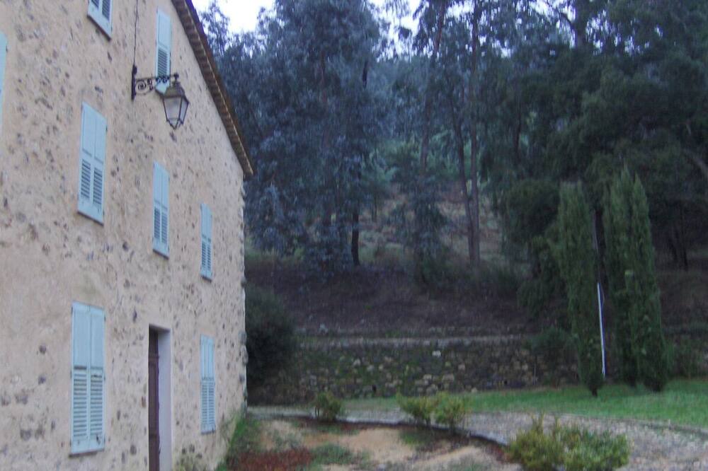 Photo of Outdoor in Tanneron
