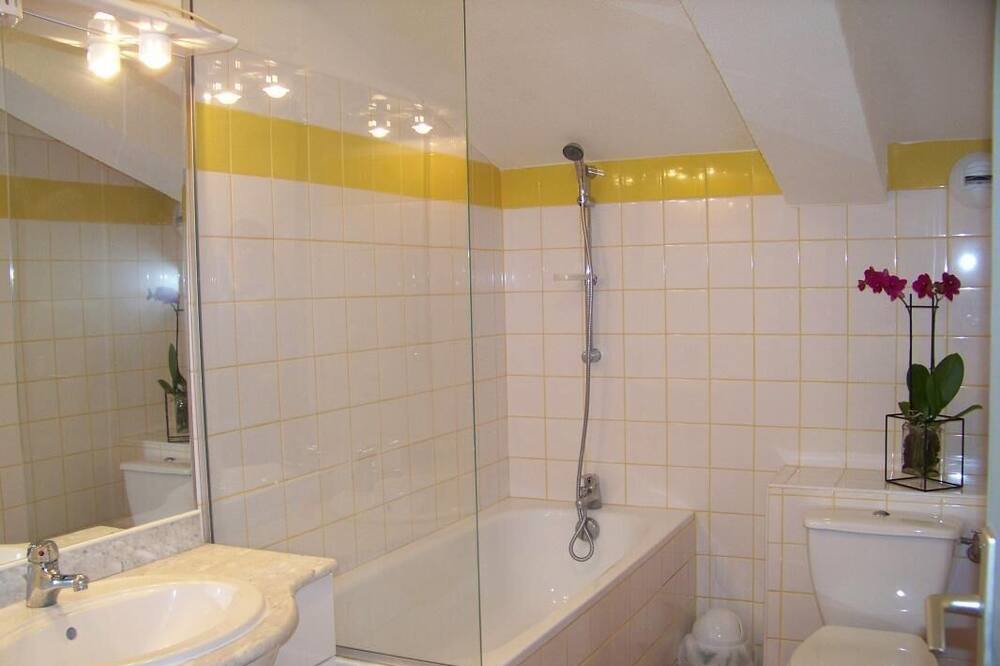 Photo of Bathroom in Tanneron