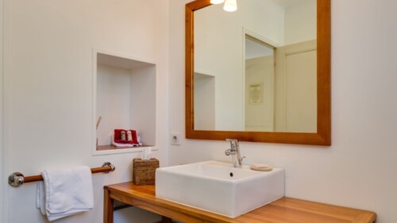 Photo of Bathroom in California - Pezou