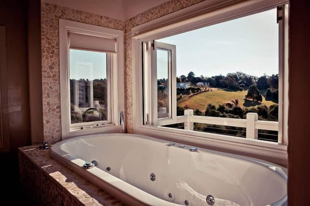 Photo of Bathroom in Emerald