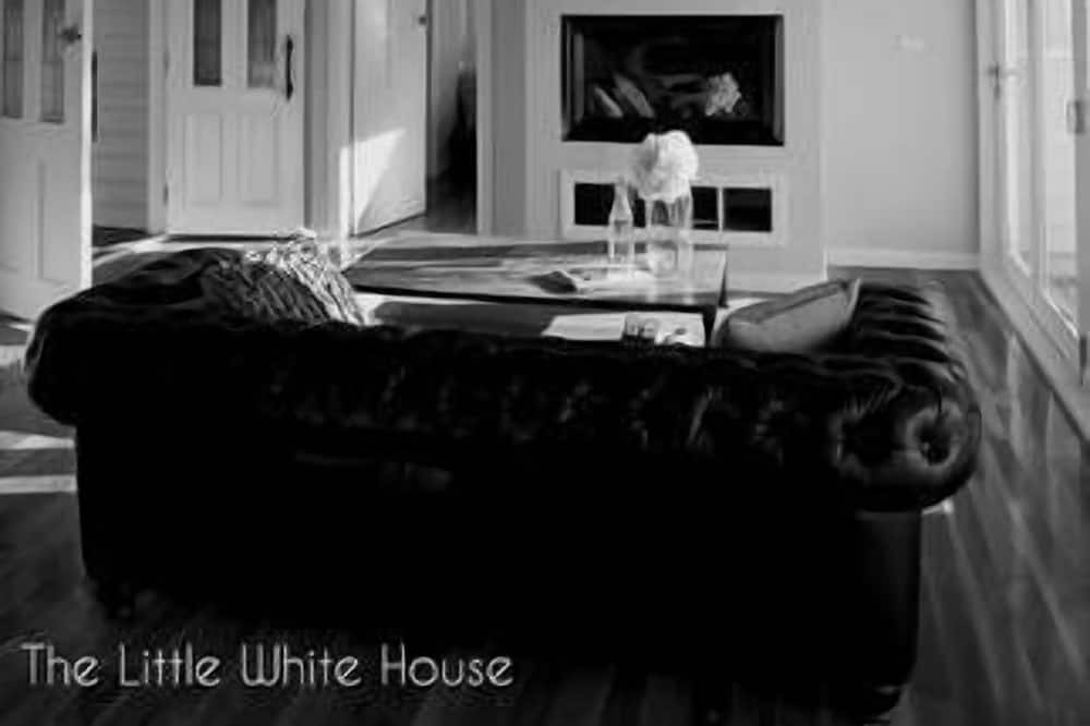 Photo of Others in Emerald