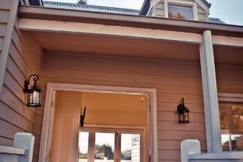 Photo of Outdoor in Emerald