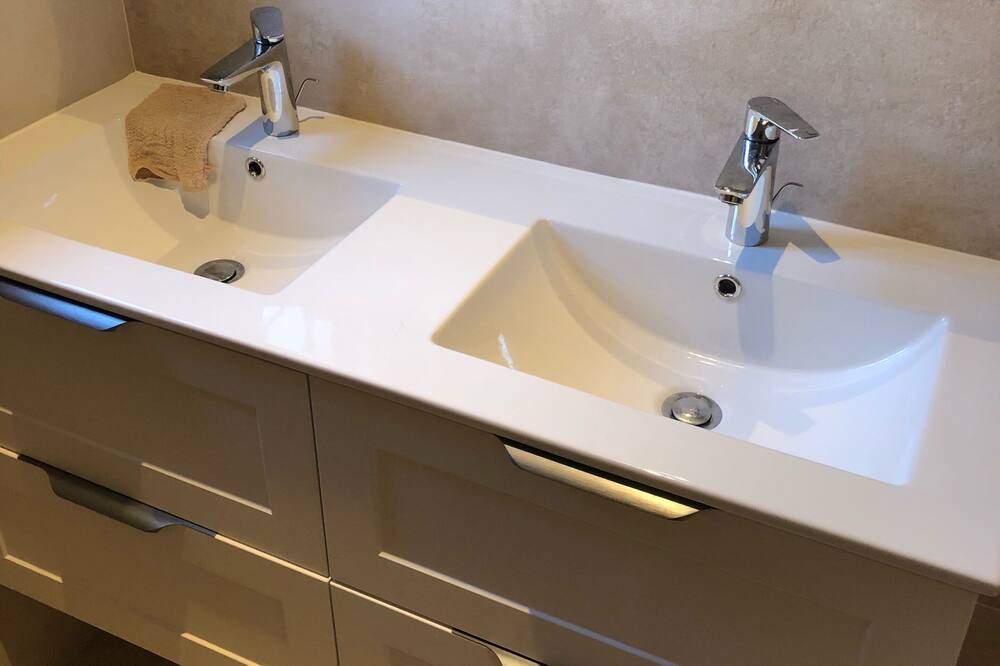Photo of Bathroom in Roquebrun