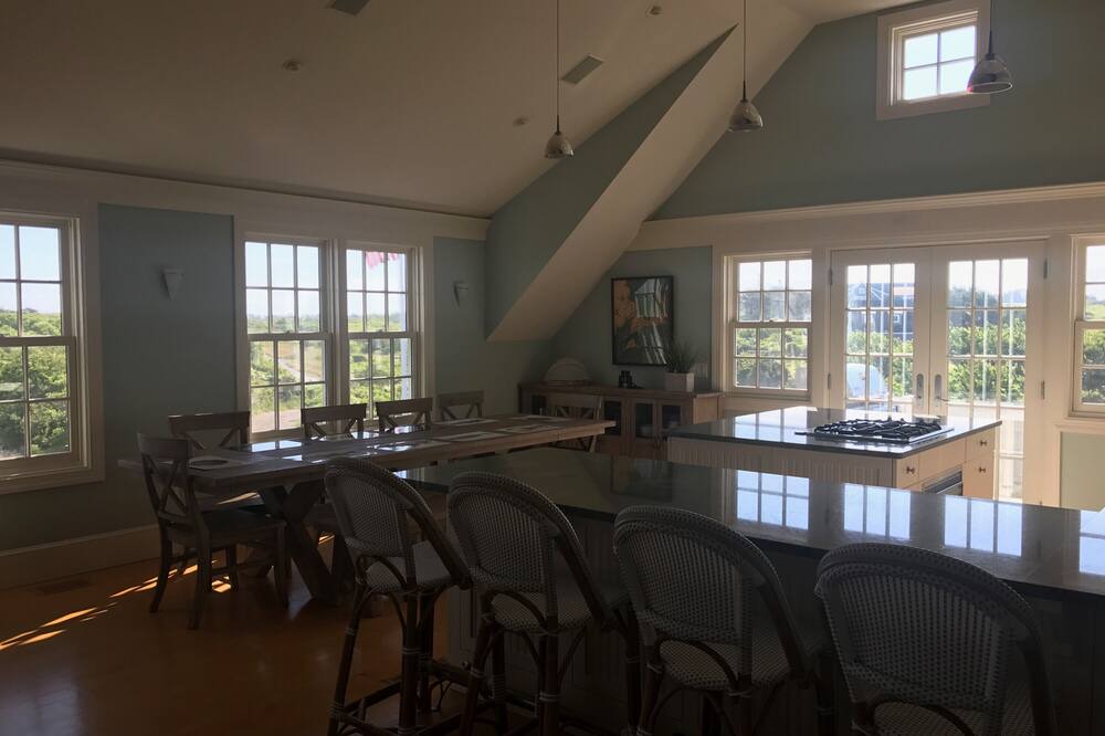 Photo of Others in Dionis