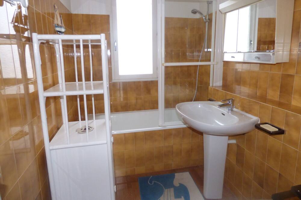 Photo of Bathroom in Saint-Gilles-Croix-de-Vie