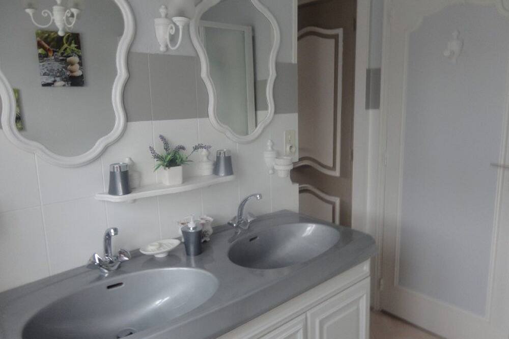 Photo of Bathroom in Nevez