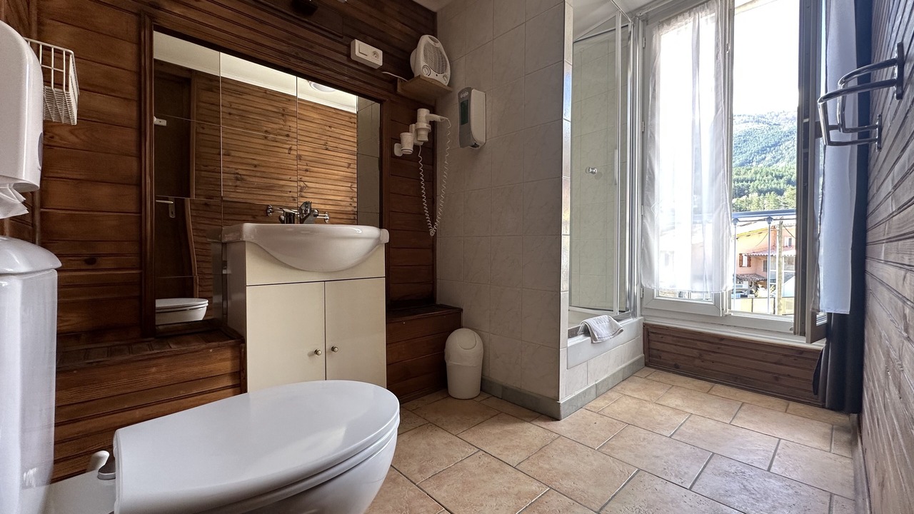 Photo of Bathroom in Annot