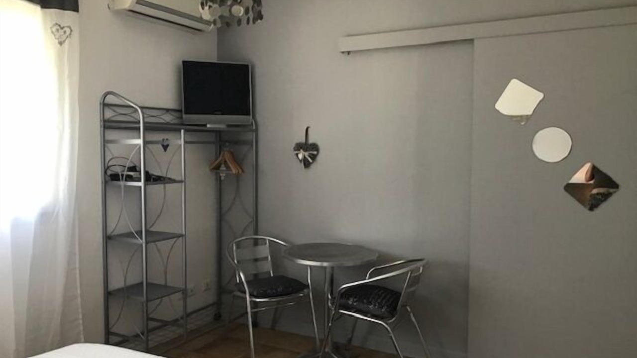 Photo of Bedroom in Lunel-Viel