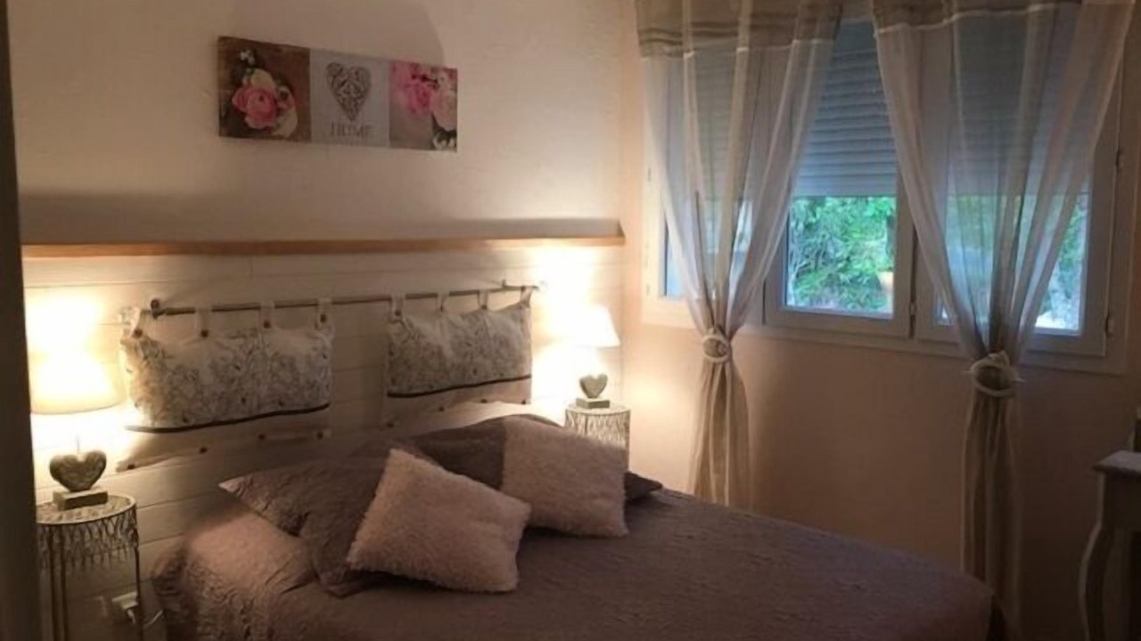 Photo of Bedroom in Lunel-Viel