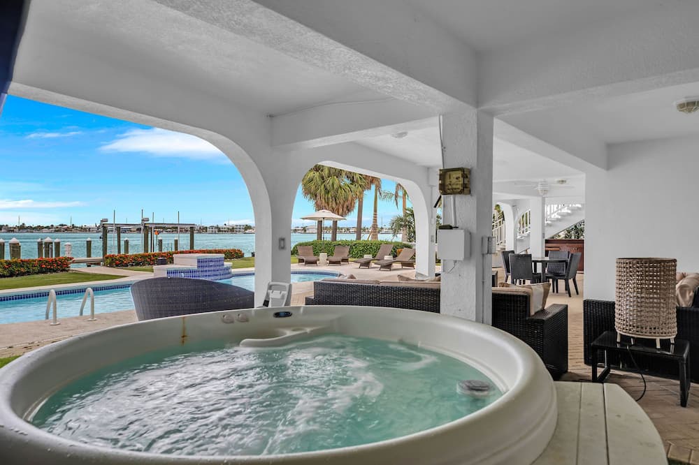 Photo of Outdoor in Coury