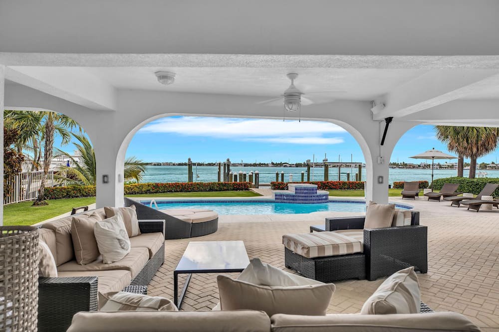 Photo of Patio Balcony in Coury