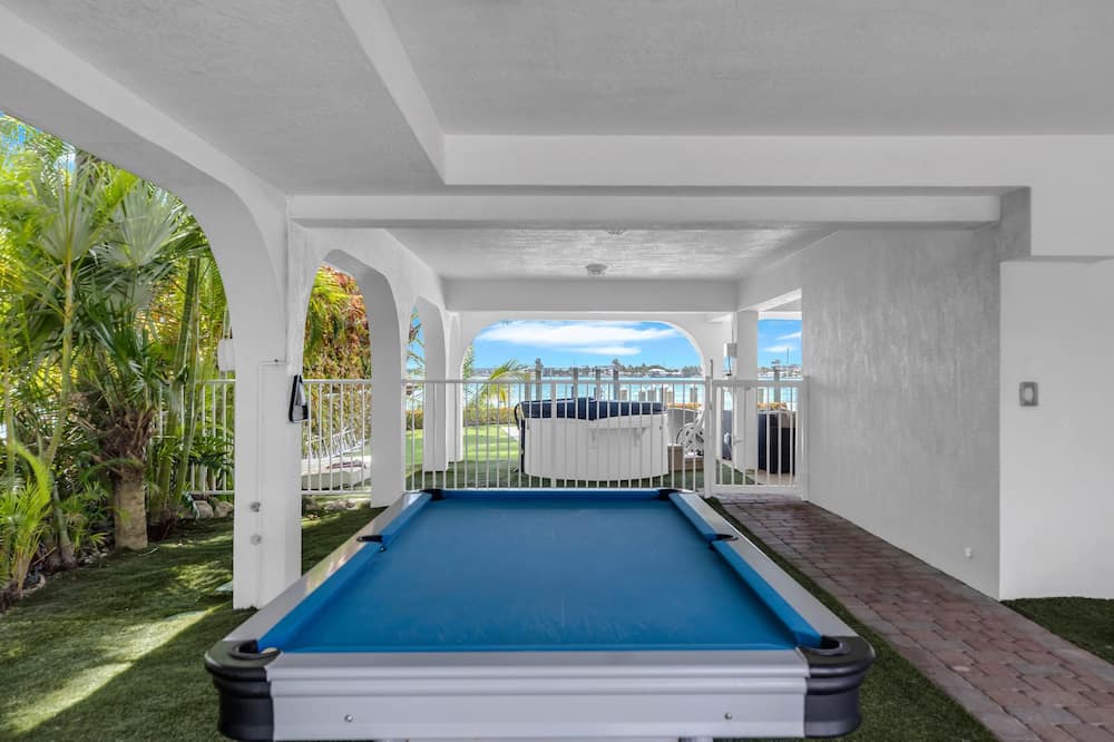 Photo of Outdoor in Coury