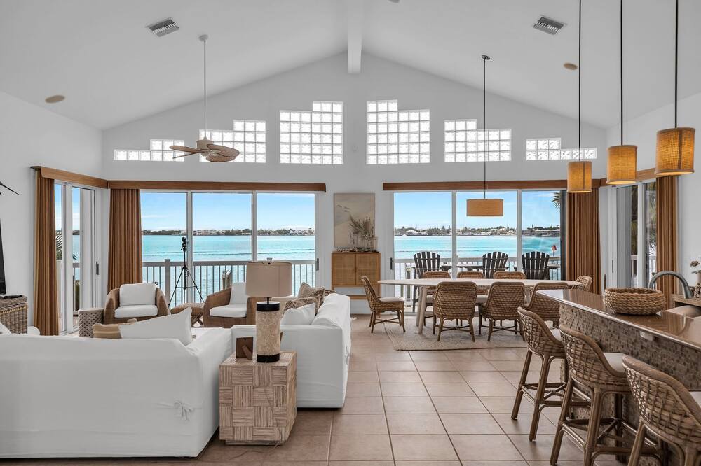 Photo of Others in Coury