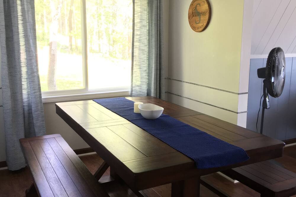 Photo of Livingroom in Paw Paw