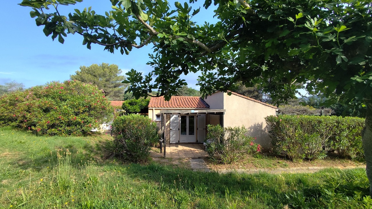 Photo of Bedroom in Bormes-Les-Mimosas