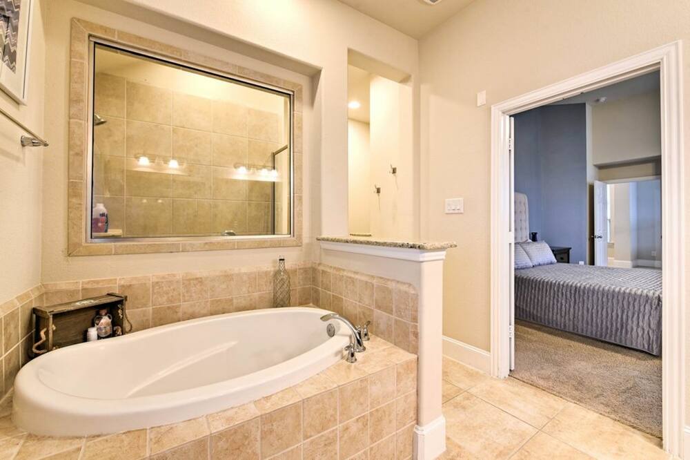 Photo of Bathroom in Clodine