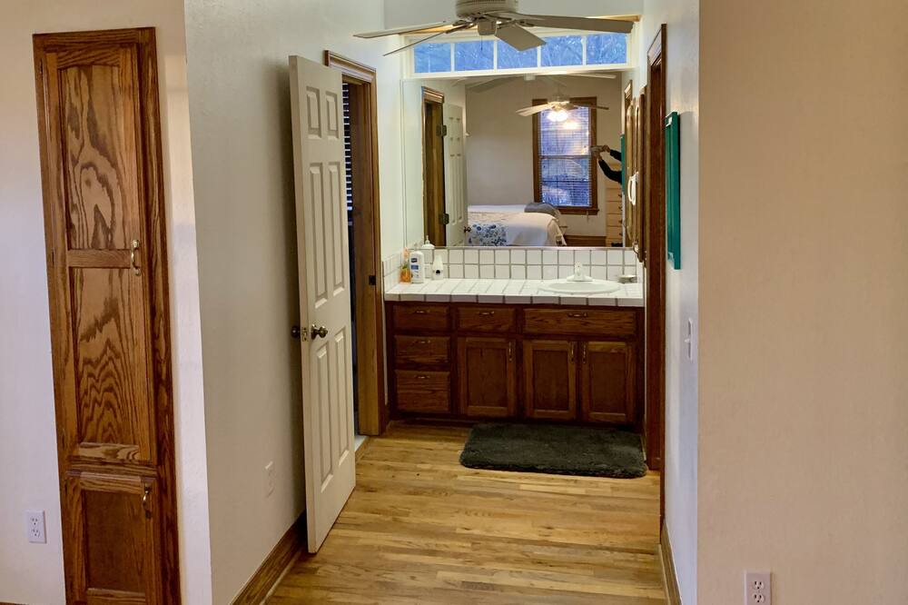 Photo of Bathroom in Checotah