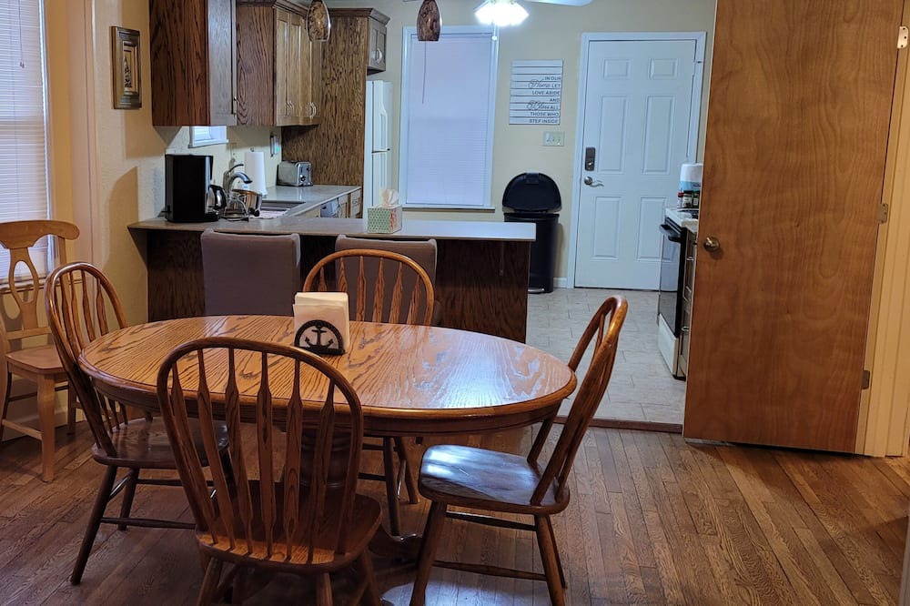 Photo of Bedroom in West Plaza