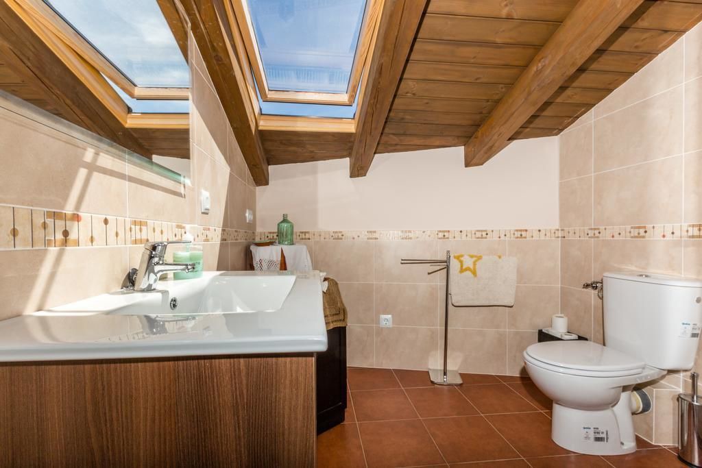 Photo of Bathroom in Rio Flamicell