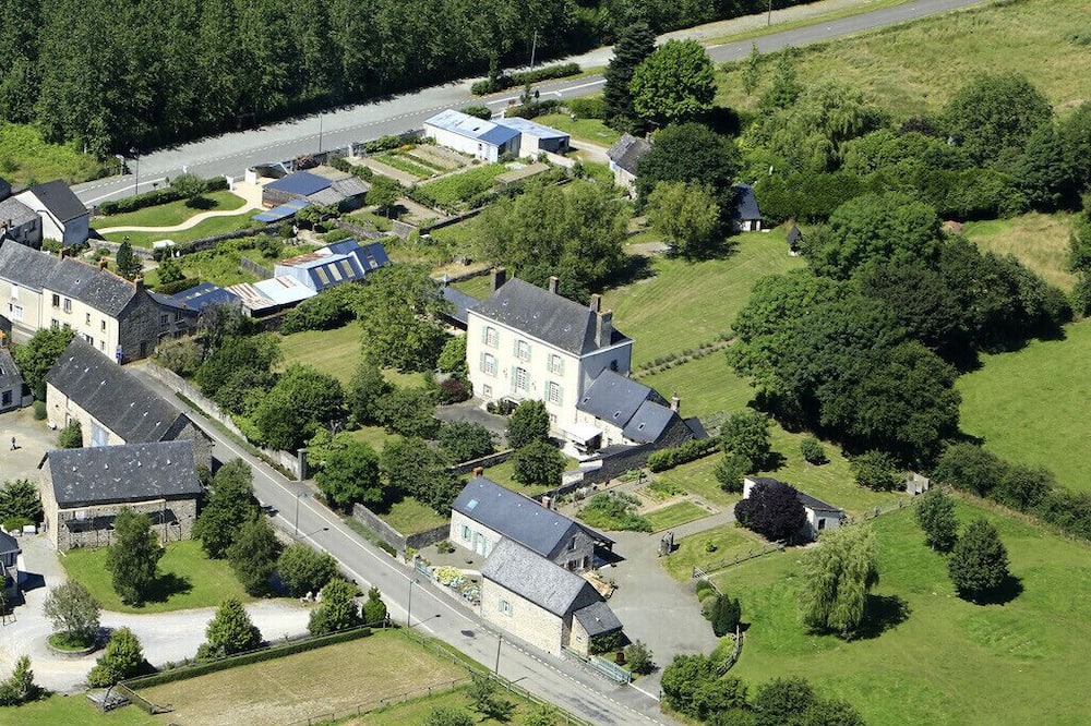 Photo of Others in Saint-Georges-sur-Erve