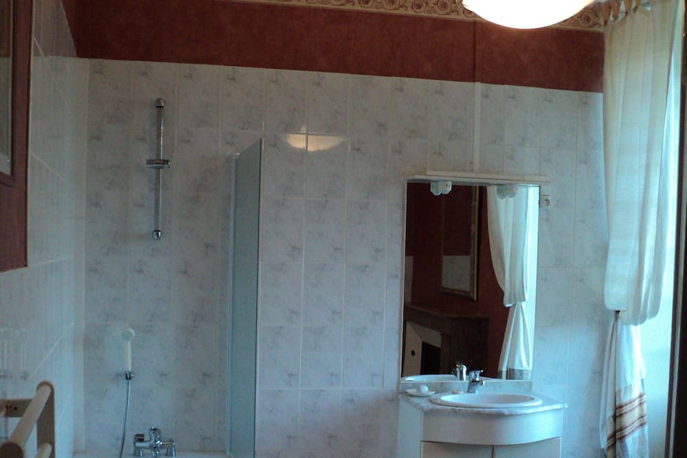 Photo of Bathroom in Saint-Georges-sur-Erve