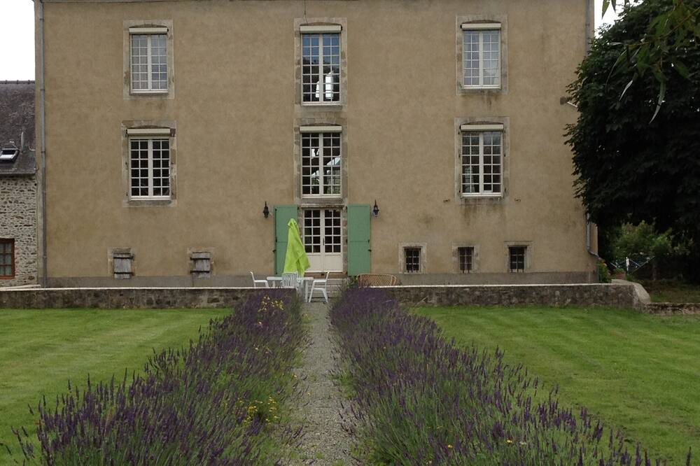 Photo of Others in Saint-Georges-sur-Erve