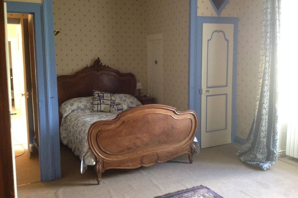 Photo of Bathroom in Saint-Georges-sur-Erve