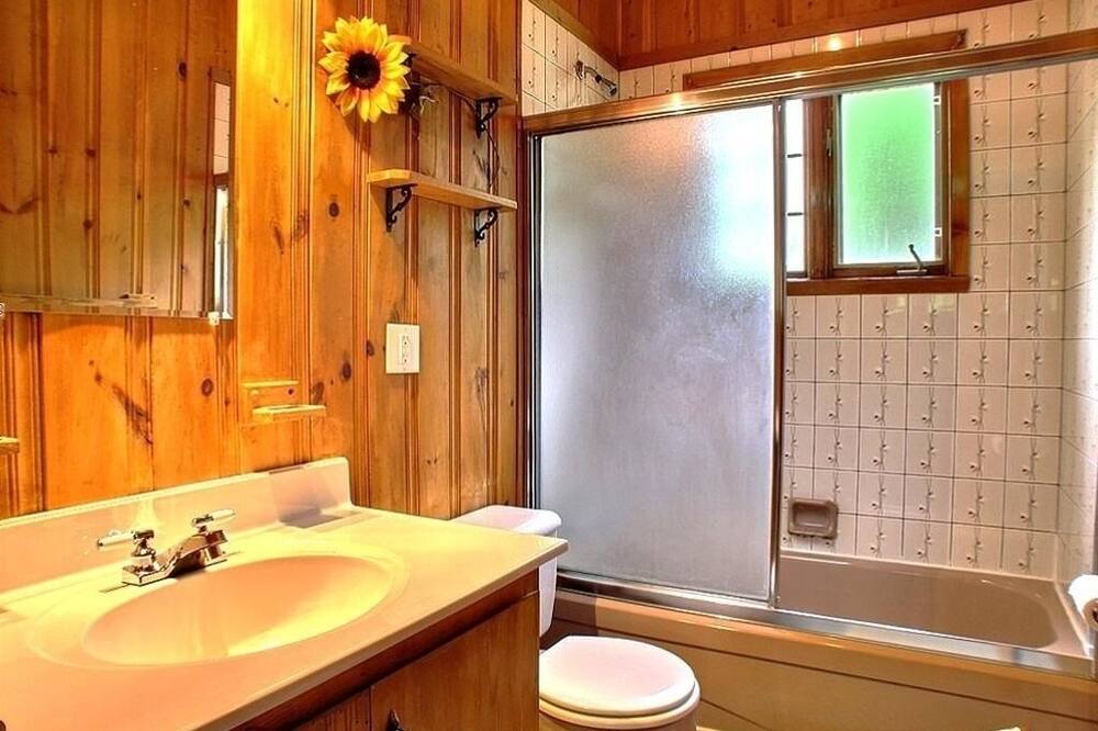 Photo of Bathroom in Sainte-Agathe-des-Monts