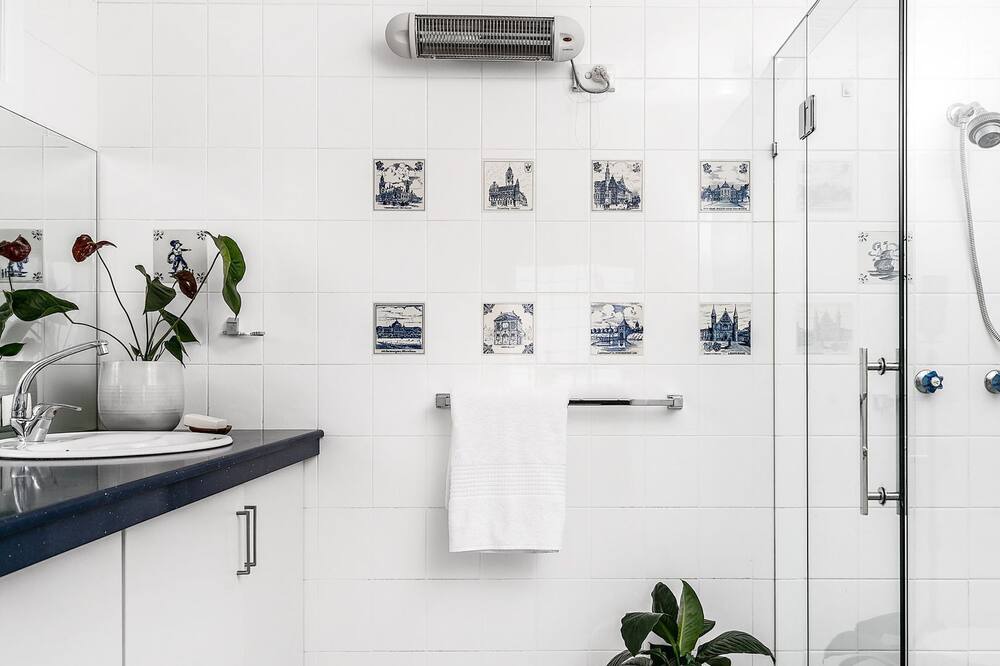 Photo of Bathroom in McLeods Shoot