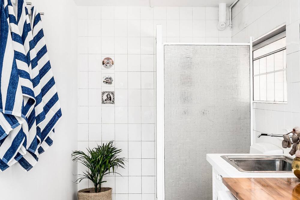 Photo of Bathroom in McLeods Shoot