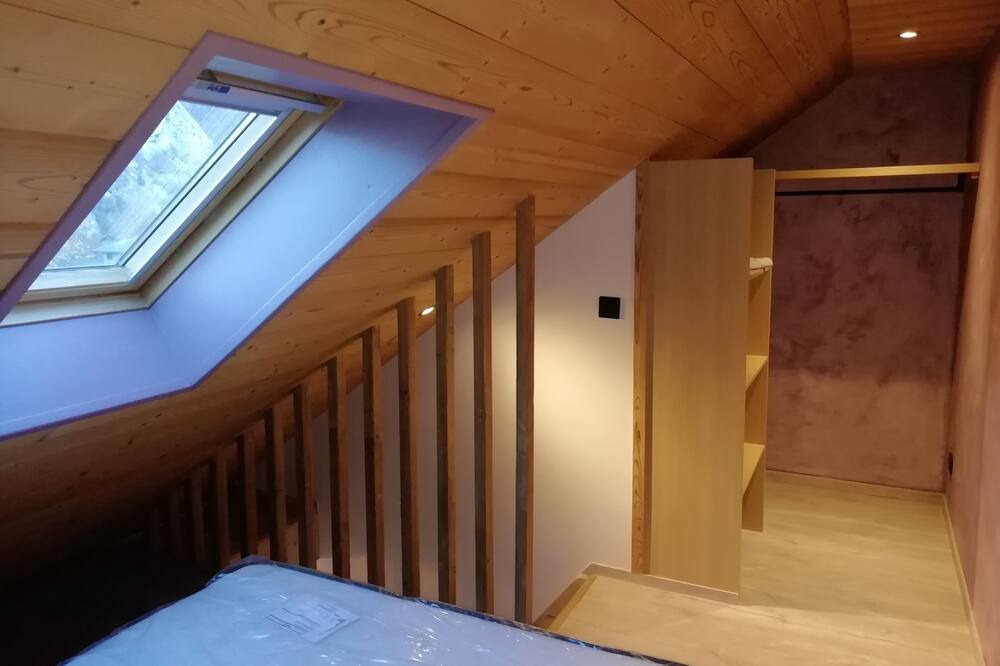 Photo of Bedroom in Thones