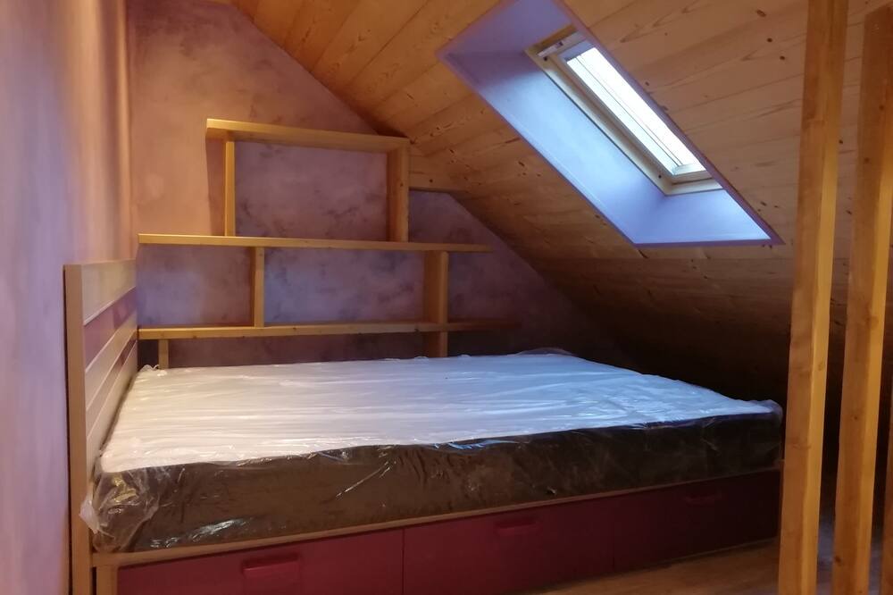 Photo of Bedroom in Thones