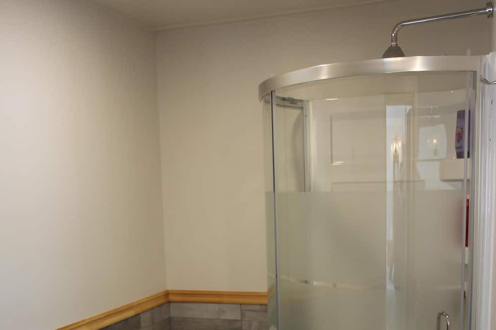 Photo of Bathroom in Saint-Augustin-de-Desmaures