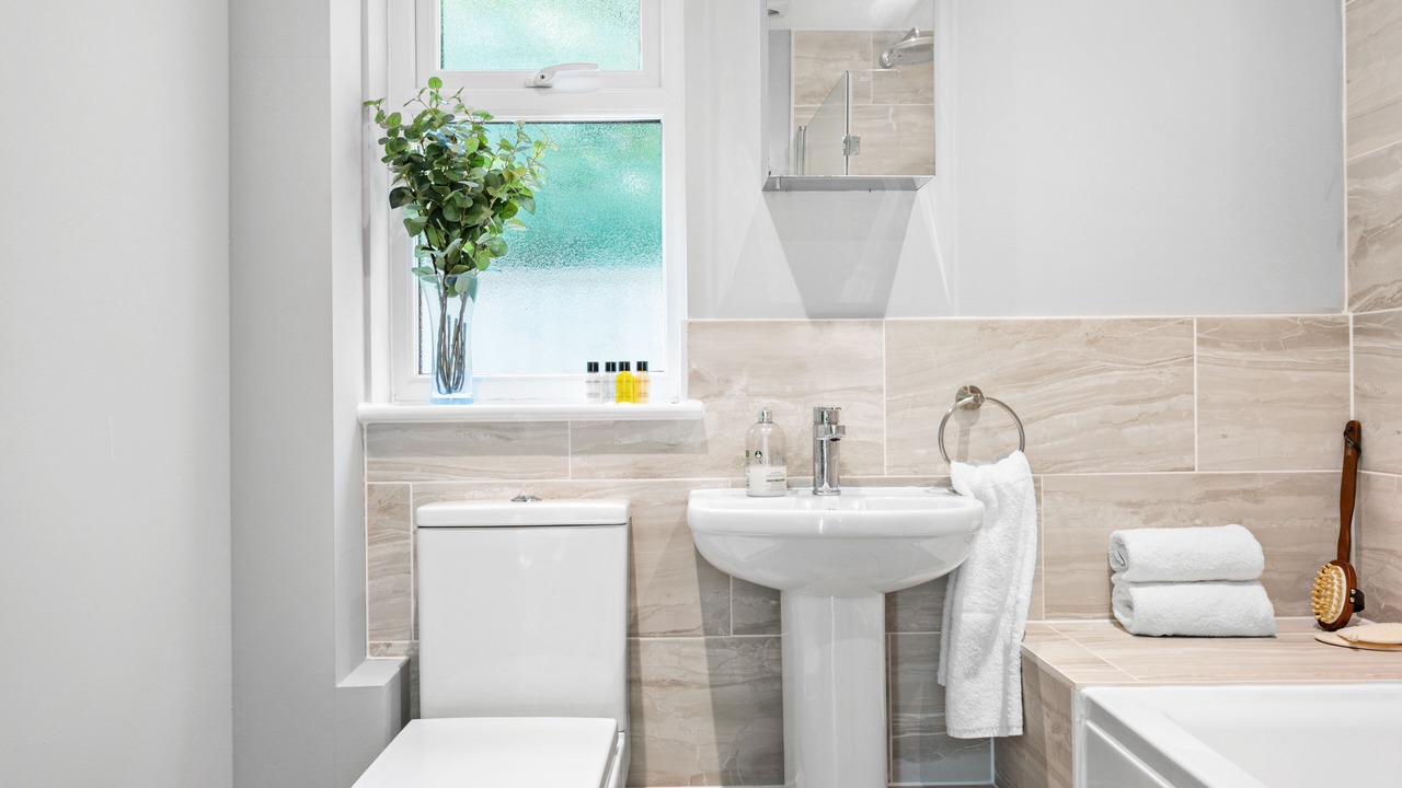 Photo of Bathroom in Teignmouth