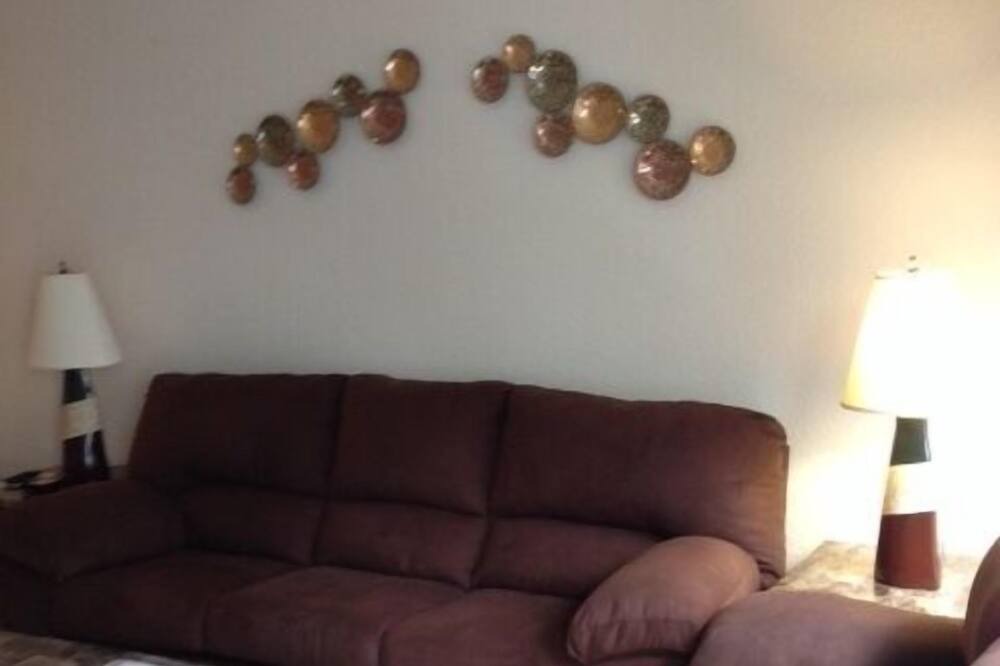 Photo of Livingroom in Venetian Bay Villages