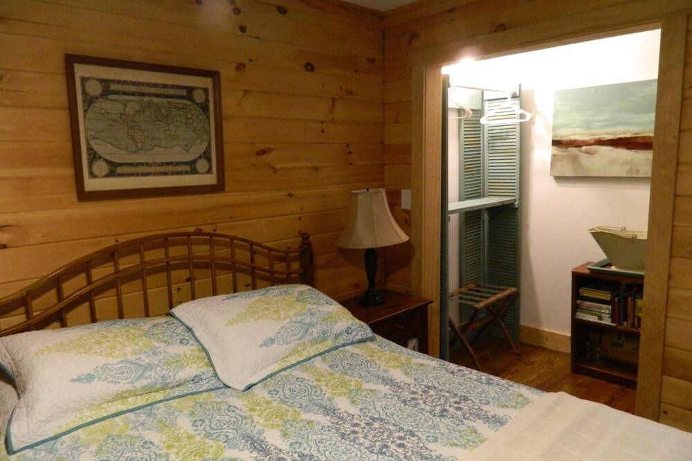 Photo of Bedroom in Dahlonega