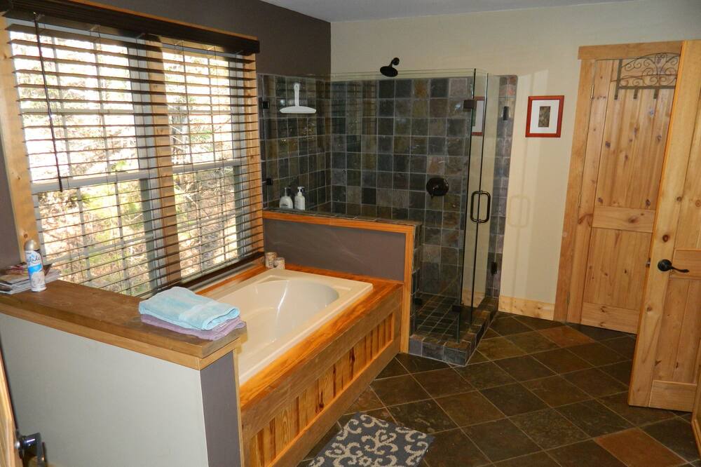 Photo of Bathroom in Dahlonega