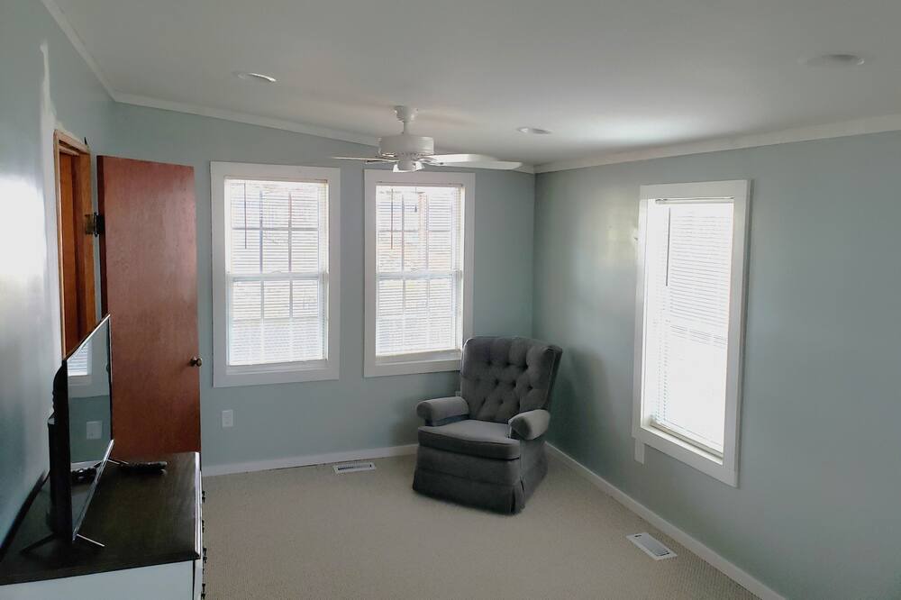 Photo of Livingroom in Elizabethtown