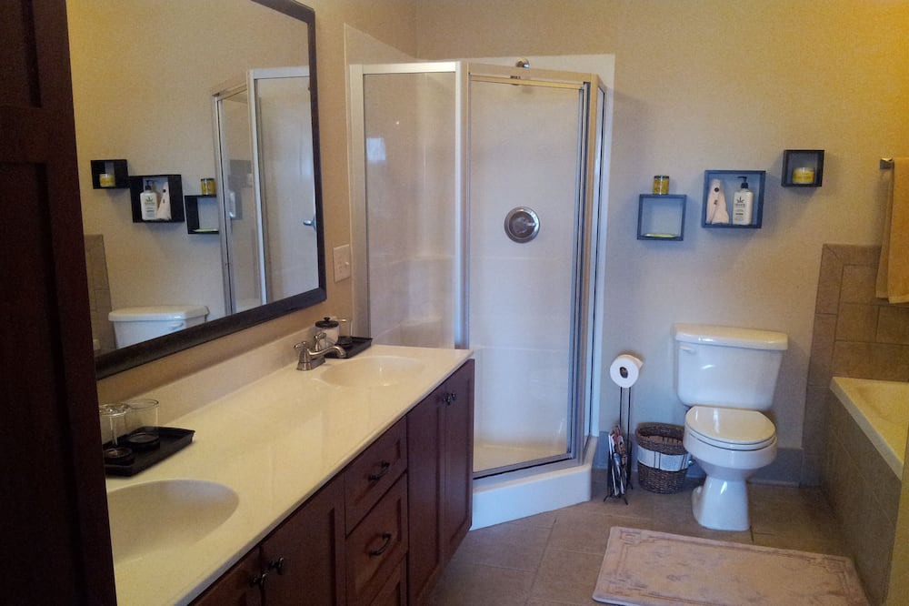Photo of Bathroom in Talladega