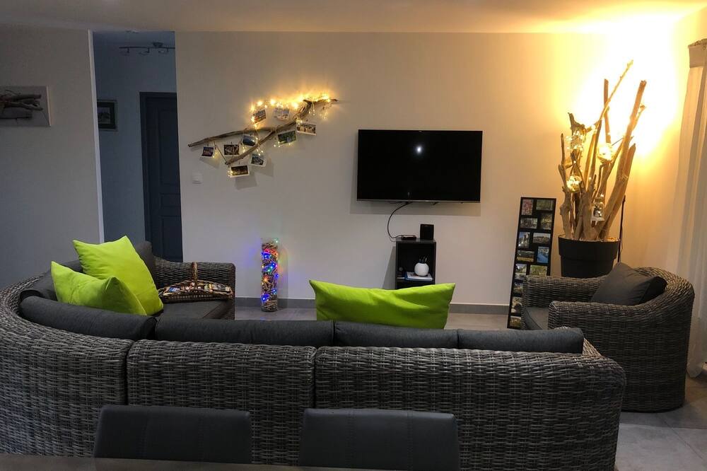 Photo of Livingroom in Saint-Marcel-de-Careiret