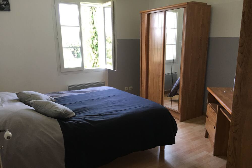 Photo of Bedroom in Lirac