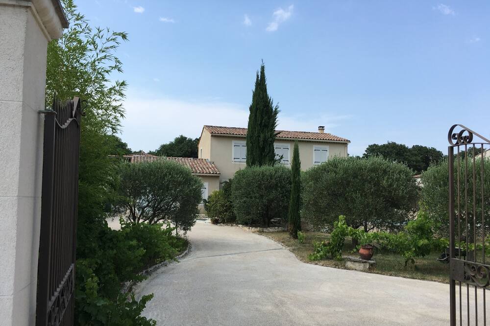 Photo of Outdoor in Lirac
