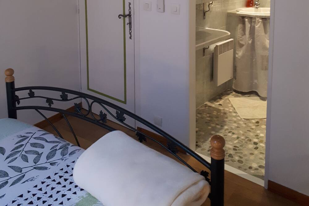 Photo of Bedroom in Venterol